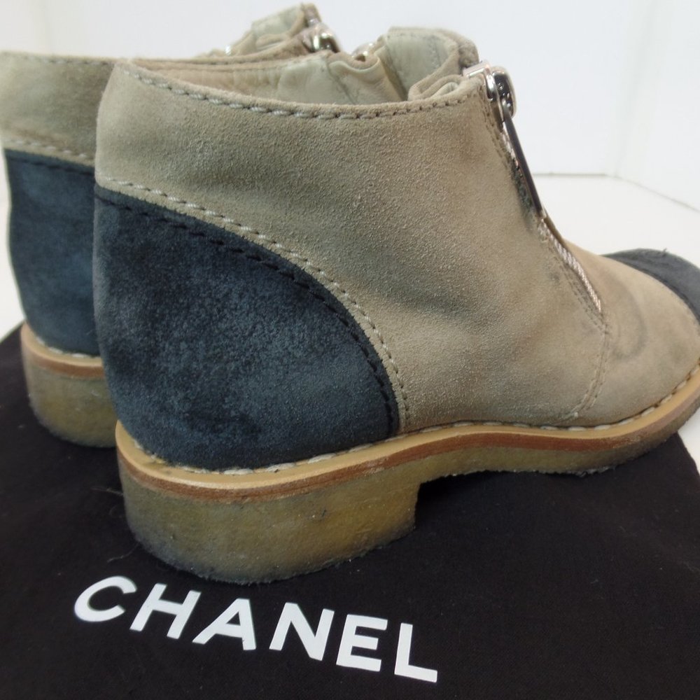 Chanel Double Zip Up Tan Suede Boots CC Logo on Toes and Silver Hardware Sz 8.5 - Picture 6 of 16